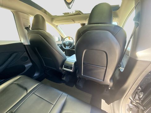 Used 2023 Tesla Model Y 2WD image 30