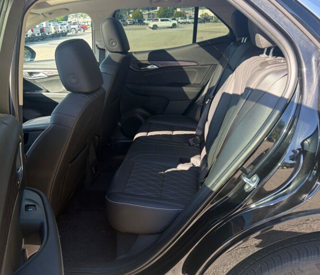 Used 2023 Buick Envision Avenir AWD/4WD image 9