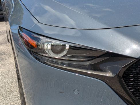 New 2025 MAZDA MAZDA3 Hatchback w/Premium Plus Pkg image 11