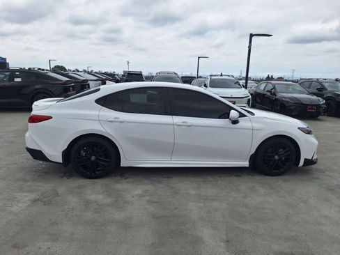 Used 2026 Toyota Camry SE FWD image 4
