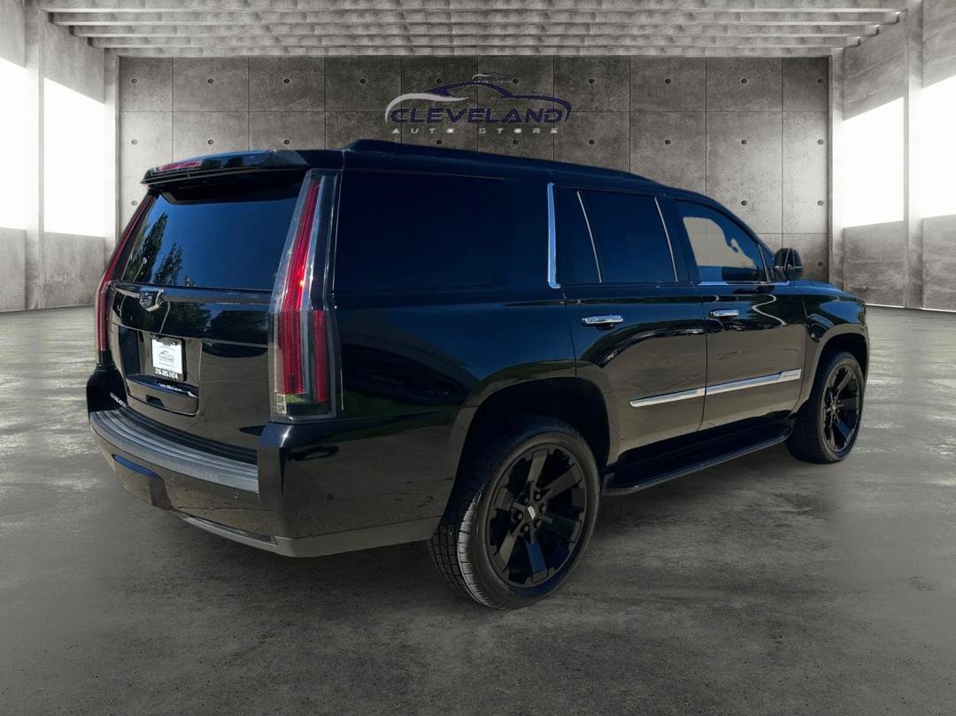 Used 2018 Cadillac Escalade Luxury AWD/4WD image 3