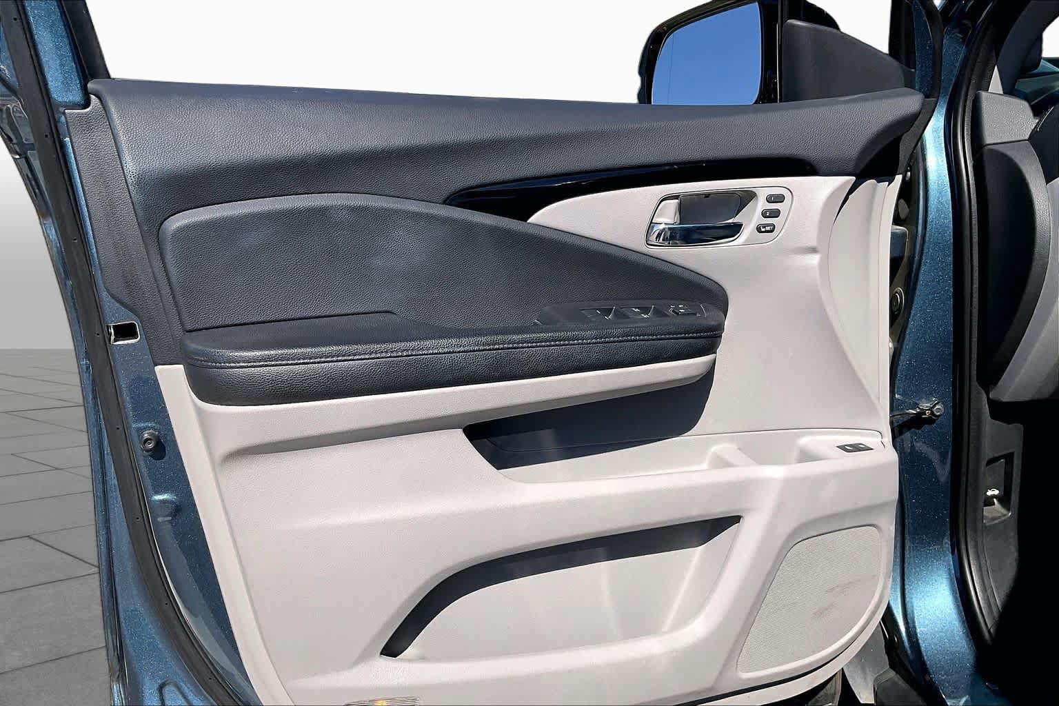 Used 2016 Honda Pilot Touring image 20