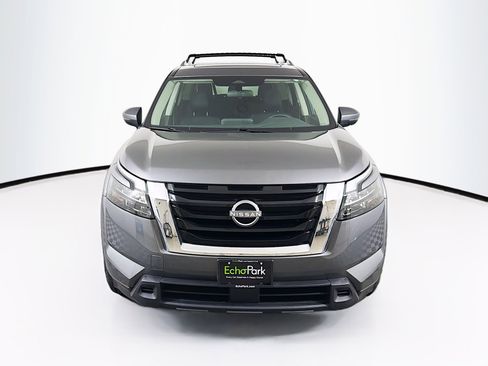Used 2023 Nissan Pathfinder SV w/ SV Premium Package AWD/4WD image 2
