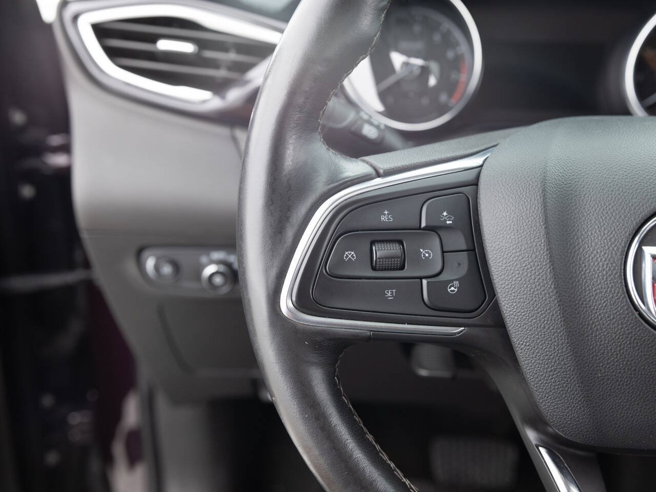 Used 2020 Buick Encore GX Essence FWD image 35