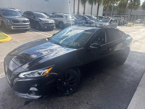 Certified 2022 Nissan Altima 2.5 SR w/ Midnight Edition Package FWD image 2