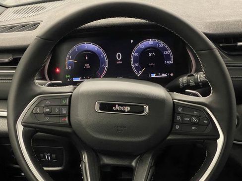 New 2025 Jeep Grand Cherokee Altitude image 16