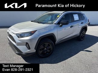 Used 2020 Toyota RAV4 LE video 1