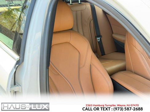 Used 2019 BMW 530i xDrive w/ Convenience Package AWD/4WD image 3