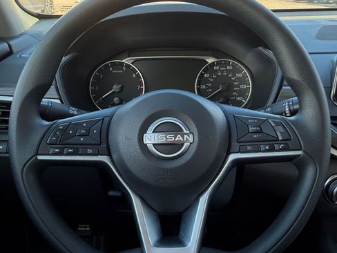 Used 2025 Nissan Altima 2.5 SV image 25