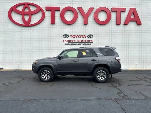 Used 2017 Toyota 4Runner TRD Off-Road Premium AWD/4WD image 4