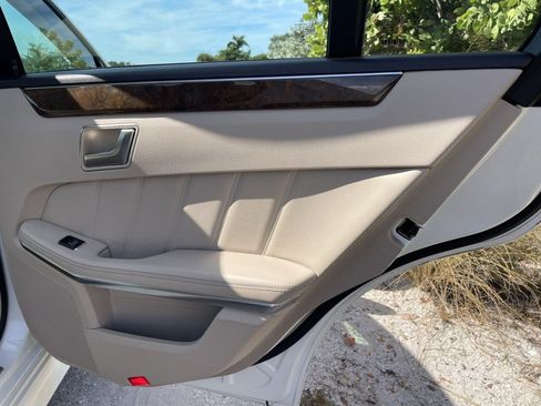 Used 2014 Mercedes-Benz E 550 4MATIC Sedan image 30