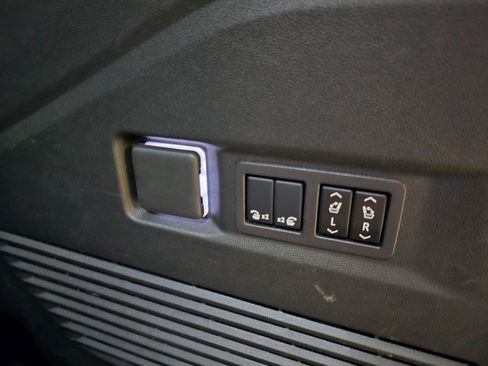 Used 2024 Chevrolet Tahoe Z71 w/ Luxury Package AWD/4WD image 48