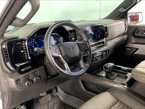 Used 2025 Chevrolet Silverado 1500 ZR2 w/ Technology Package image 18