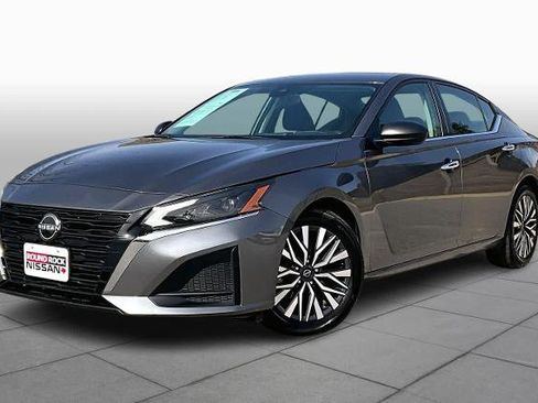 Certified 2024 Nissan Altima 2.5 SV image 1