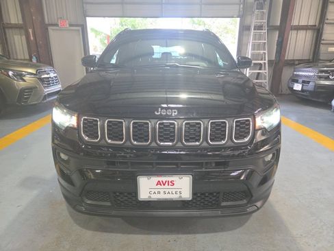 Used 2025 Jeep Compass Latitude w/ Sun & Sound Group AWD/4WD image 7