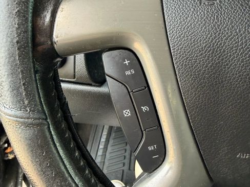 Used 2011 Chevrolet Avalanche LTZ image 17