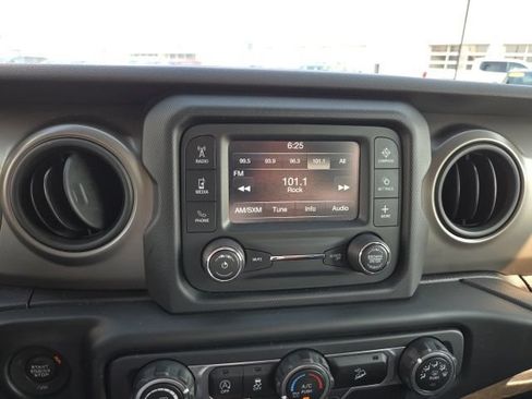 Used 2018 Jeep Wrangler Unlimited Sport AWD/4WD image 14
