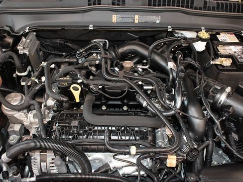 Used 2018 Ford Fusion SE w/ Fusion SE Technology Package FWD image 3