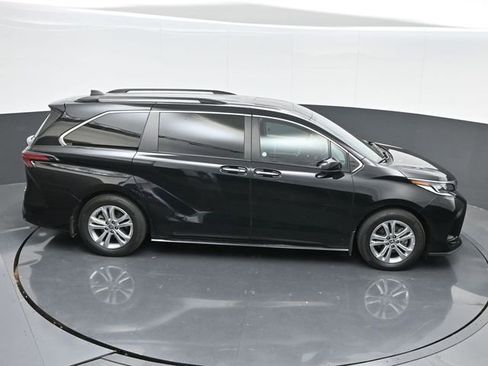 Used 2022 Toyota Sienna XSE image 46