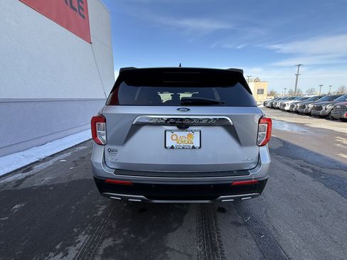 Used 2022 Ford Explorer XLT w/ Equipment Group 202A image 4