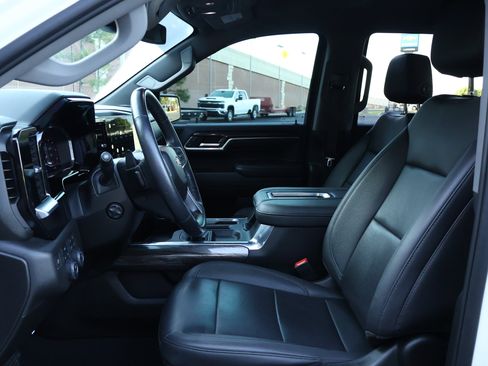 Used 2022 Chevrolet Silverado 1500 LTZ w/ LTZ Convenience Package II AWD/4WD image 12
