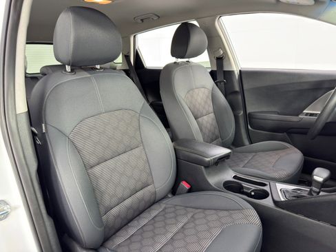Used 2019 Kia Niro LX image 32