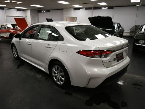 Certified 2025 Toyota Corolla LE image 5