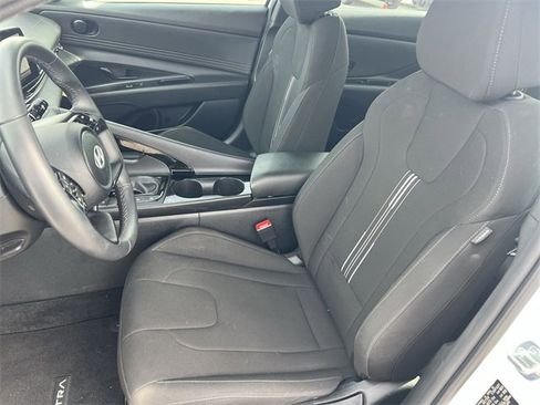 Certified 2025 Hyundai Elantra SEL image 27