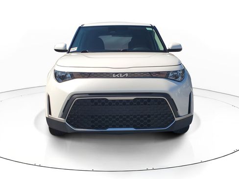 Used 2025 Kia Soul LX w/ LX Technology Package image 2