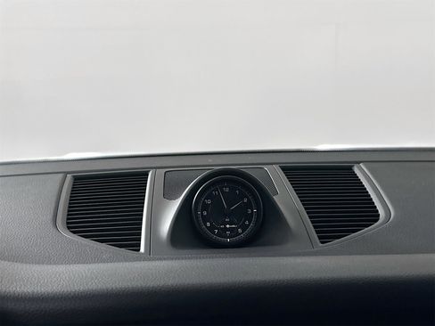 Certified 2026 Porsche Macan image 25