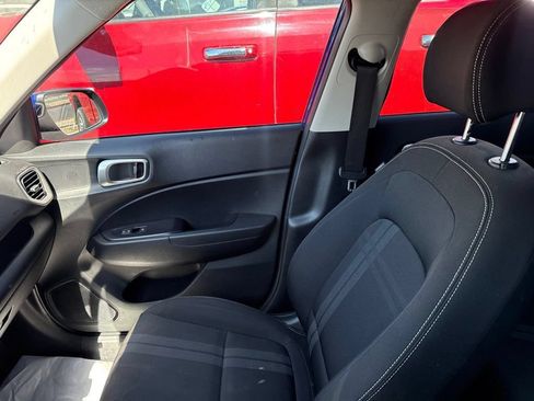 Used 2021 Hyundai Venue SEL w/ Premium Package FWD image 9