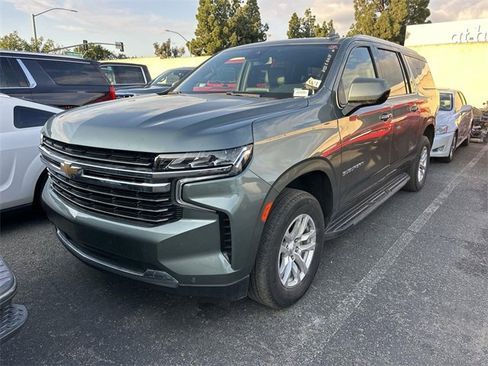 Used 2024 Chevrolet Suburban LT image 2