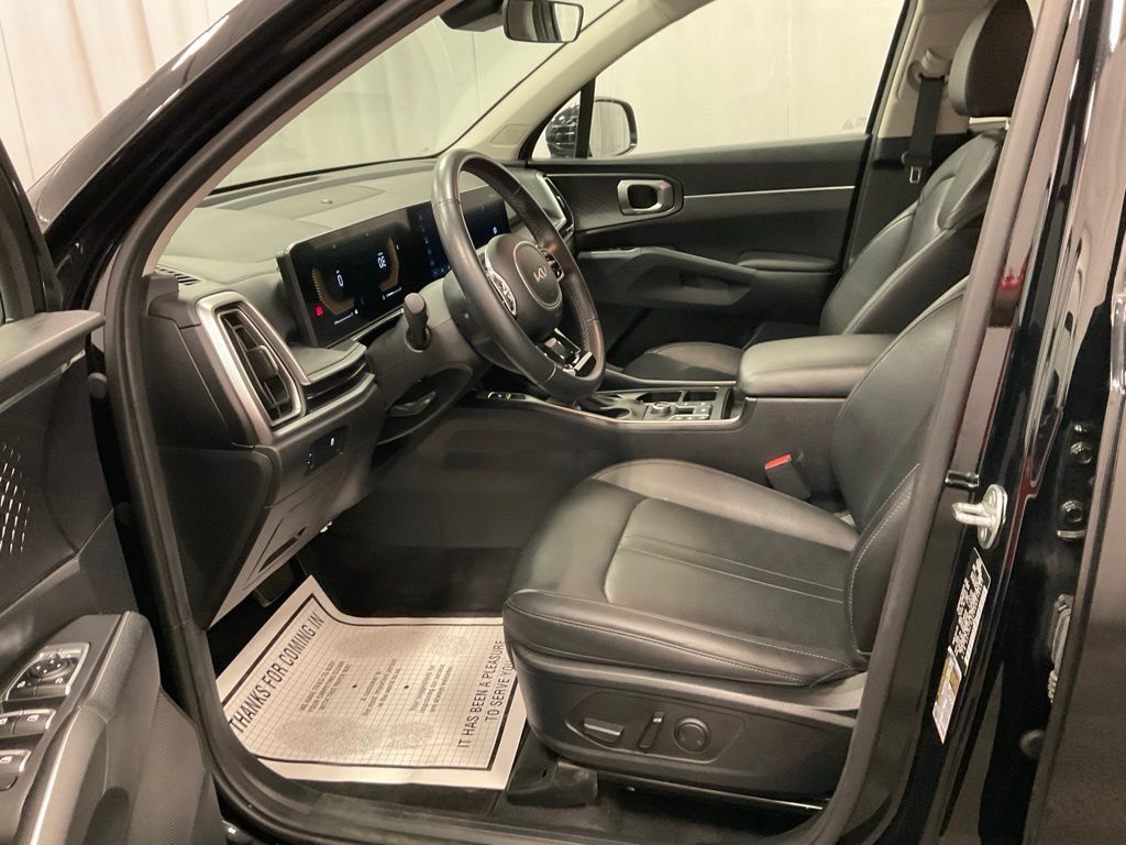 Used 2024 Kia Sorento S AWD/4WD image 4