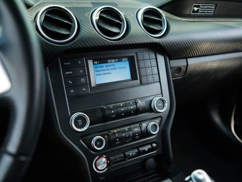 Used 2020 Ford Mustang Coupe RWD image 8