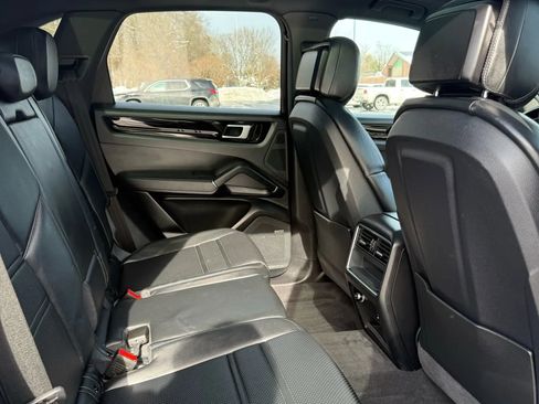 Used 2021 Porsche Cayenne AWD/4WD image 22