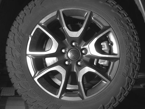 Used 2025 Jeep Compass Trailhawk image 13