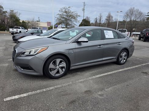 Used 2017 Hyundai Sonata Plug-In Hybrid image 4
