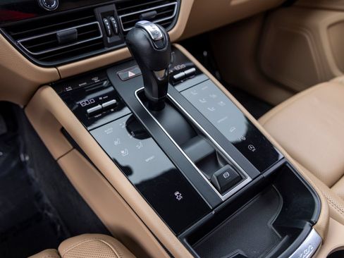 Certified 2023 Porsche Macan AWD/4WD image 45
