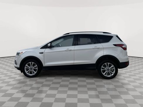 Used 2017 Ford Escape SE w/ Equipment Group 201A AWD/4WD image 3