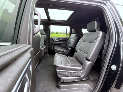 Used 2021 Chevrolet Suburban Premier w/ Premium Package AWD/4WD image 19