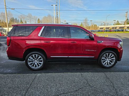 Used 2021 GMC Yukon Denali w/ Denali Premium Package image 6