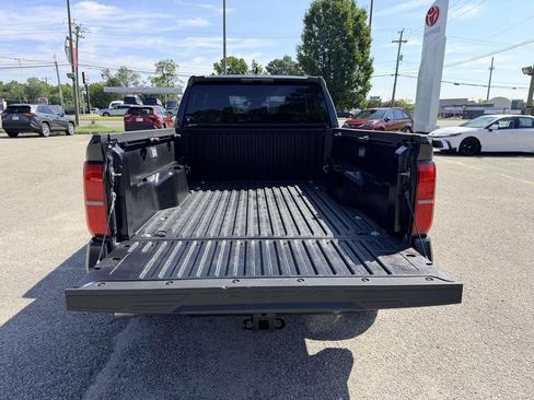 Certified 2026 Toyota Tacoma SR5 AWD/4WD image 15