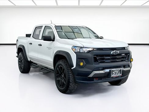 Used 2023 Chevrolet Colorado Trail Boss AWD/4WD image 3
