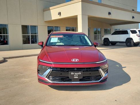 Used 2024 Hyundai Sonata SEL FWD image 2