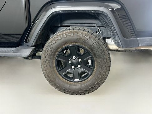 Used 2023 Jeep Gladiator Sport AWD/4WD image 11