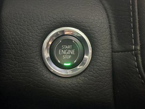 Used 2023 GMC Yukon XL Denali image 24