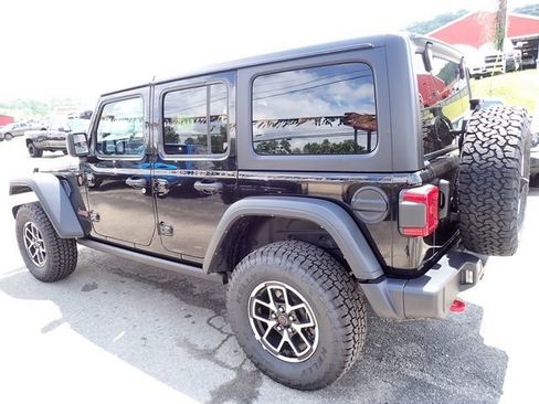 Used 2024 Jeep Wrangler Unlimited Rubicon AWD/4WD image 3