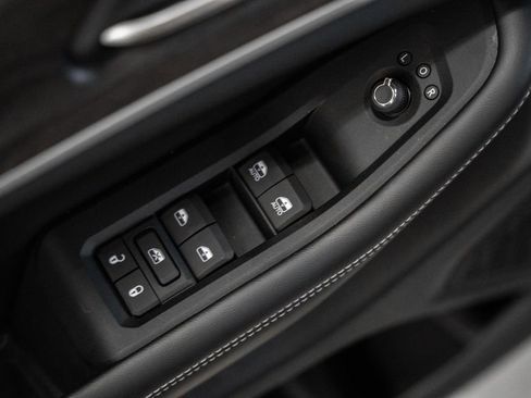 New 2025 Jeep Grand Cherokee L Limited w/ Luxury Tech Group II image 36