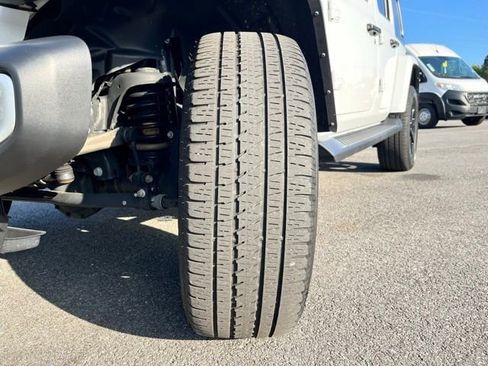 Used 2021 Jeep Wrangler Unlimited Sahara w/ Dual Top Group AWD/4WD image 13