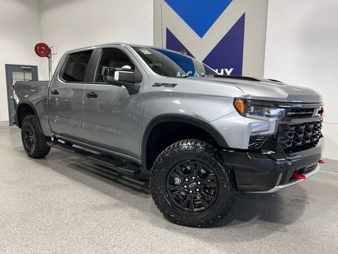 Used 2023 Chevrolet Silverado 1500 ZR2 w/ Technology Package AWD/4WD image 2